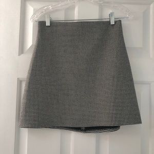 Zara Black and White Houndstooth Mini Skirt